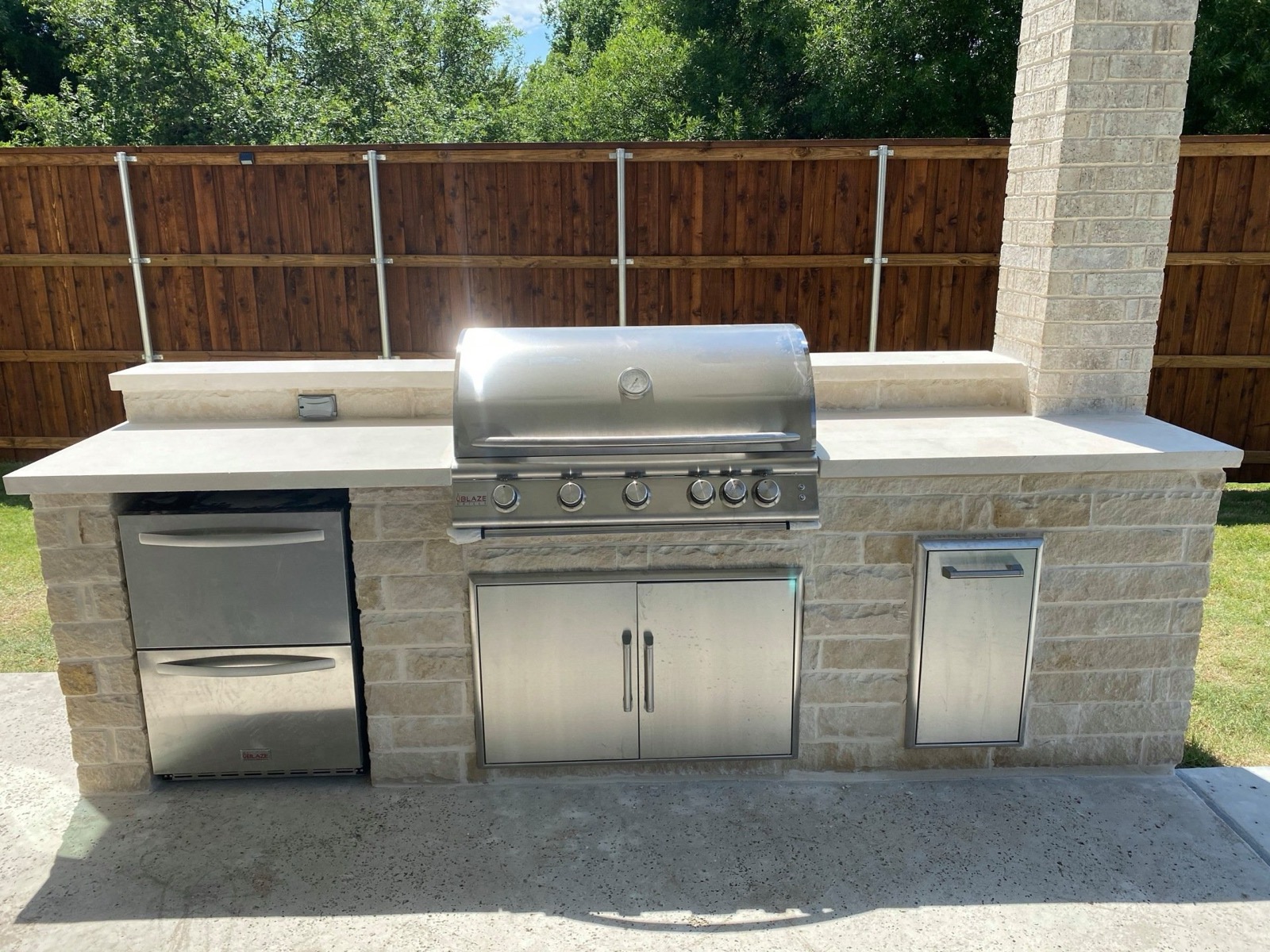 Finished stone outdoor kitchen by Legado Outdoor Living
